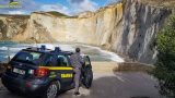 Ponza: Guardia di Finanza Scopre Cocaina, Hashish e Marijuana Durante Perquisizione