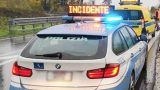 Fuga con auto a monte compatri provoca feriti e volanti distrutte a roma