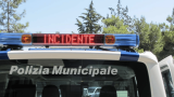 Incidente sulla via del Mare a Ostia: madre e figlio feriti