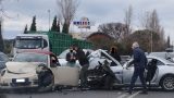 Incidente stradale a Roma: scontro tra tre auto sulla via del Mare, tre feriti gravemente