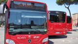 Roma donna si sdraia sul bus e provoca fermo del servizio