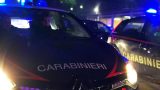 Follia a Torpignattara: uomo distrugge auto in strada a Roma