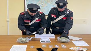 Arresti per droga al quarticciolo: minorenne fermato con 160 dosi di hashish