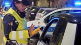 Ubriaco alla guida urta auto della polizia locale con tasso alcolico cinque volte oltre il limite