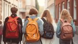 Protesta a roma contro il bullismo degli insegnanti nel liceo