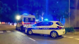 Incidente a Roma: due ragazzi investiti nel parcheggio della discoteca, tre feriti gravi