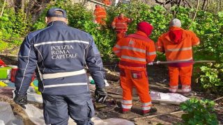 Sgombero di un insediamento abusivo vicino la roma-civitavecchia